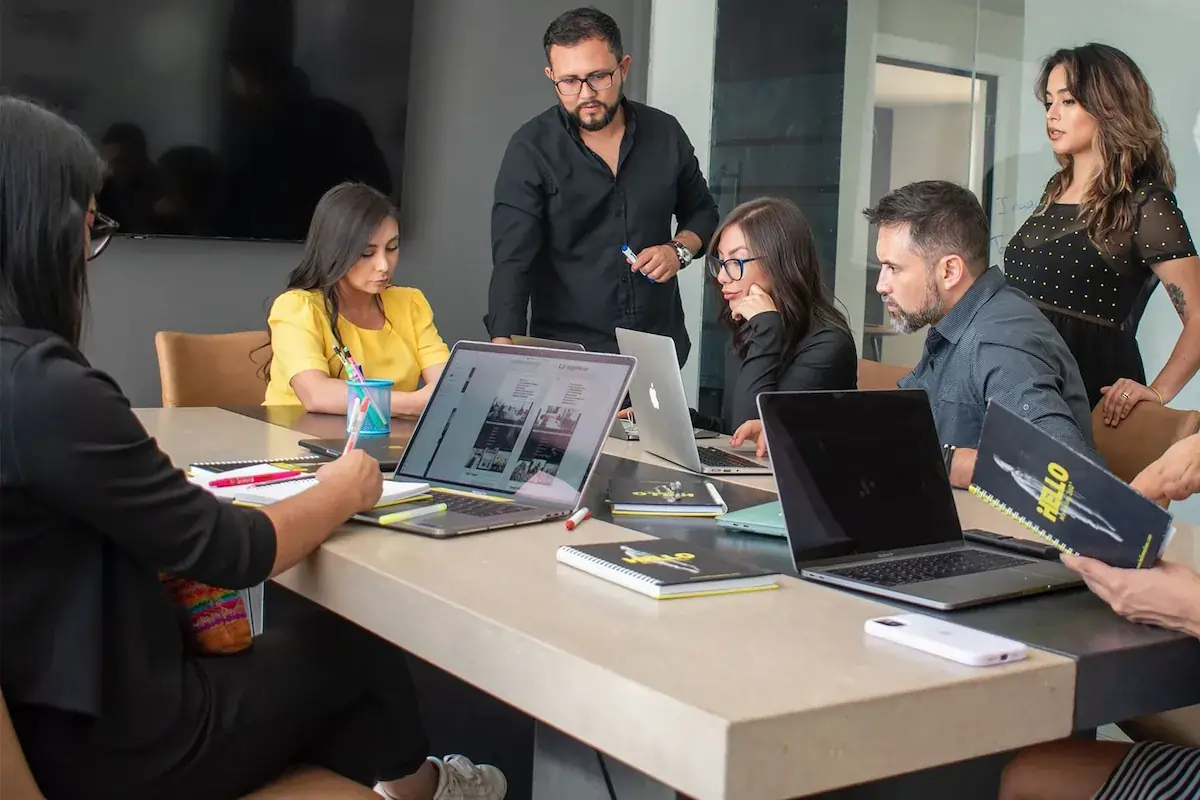 Equipo Hello Media